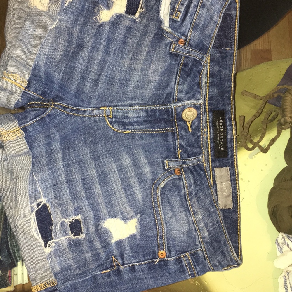 I’m selling these shorts because they are to small